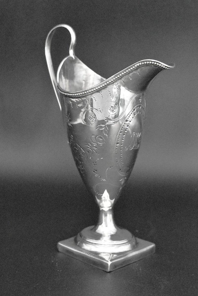 1786 John Lambe London Solid Silver George III Helmet-style Cream Jug-photo-3
