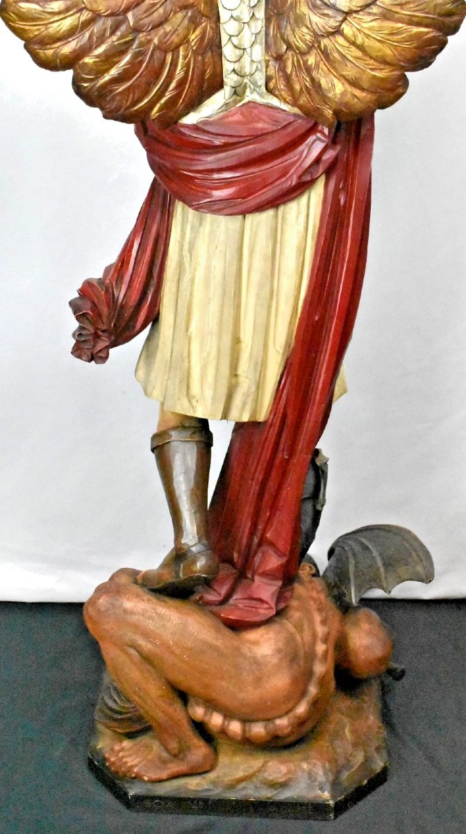 Une immense statue antique sculptée de saint Michel archange, signée Anton Dapre, de 1,52 m de -photo-4