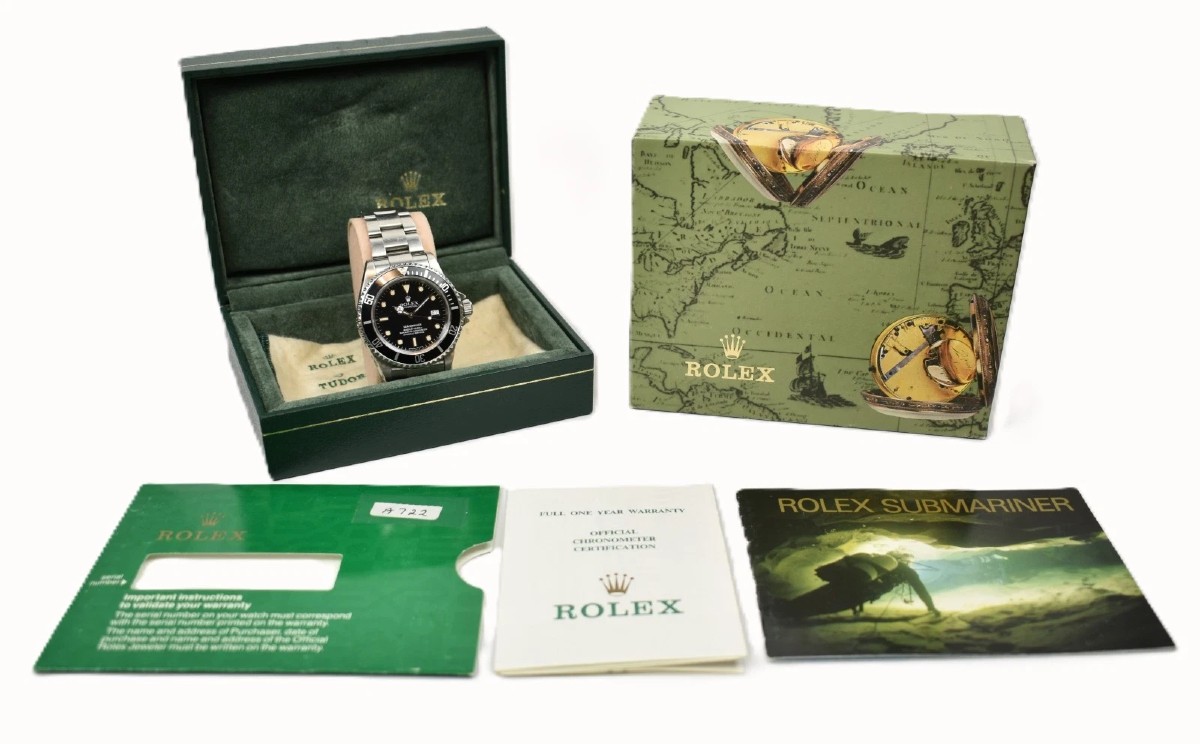 Rolex Sea Dweller Date 16610 A Serial 1999 Full Set Box & Papers Steel 40mm