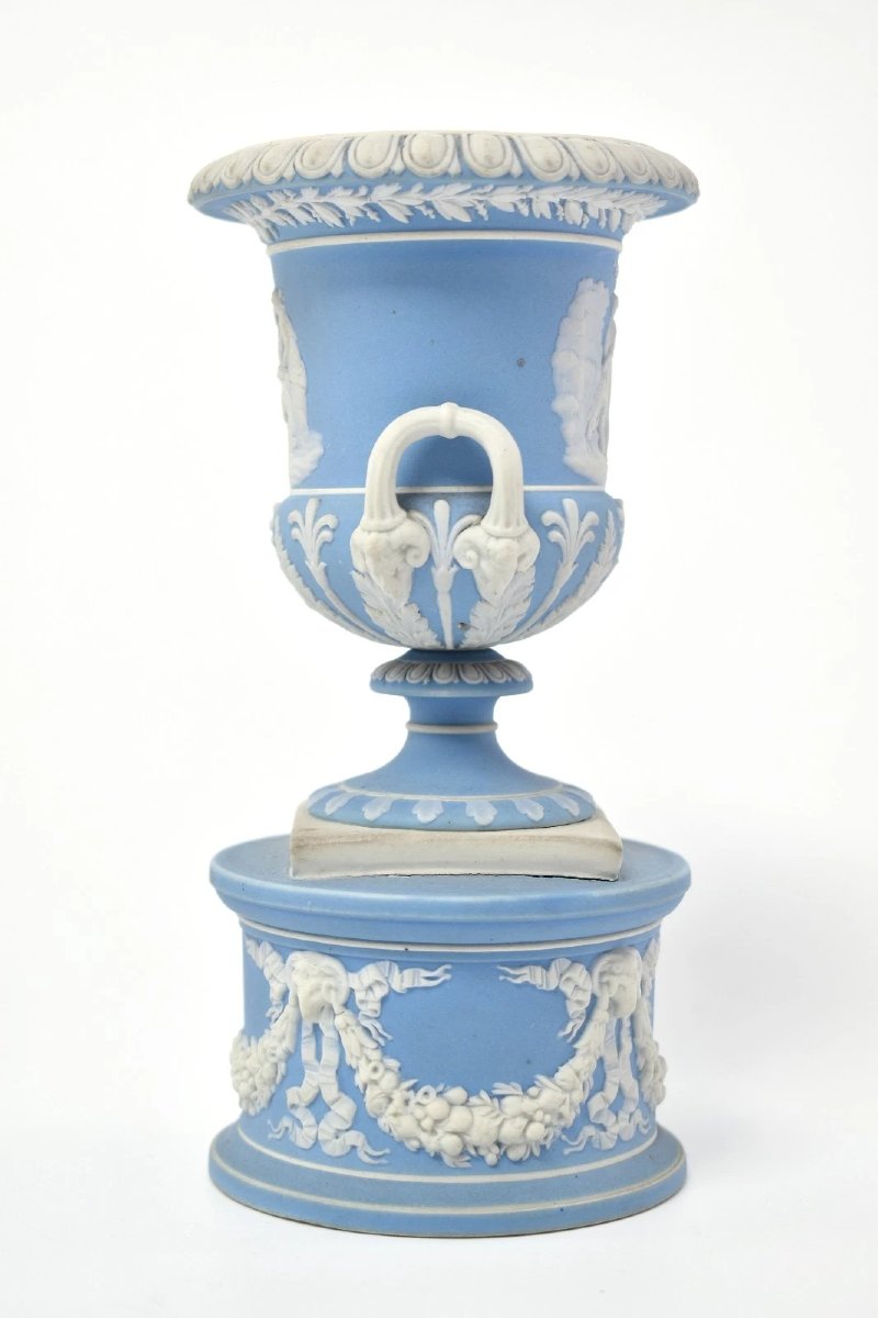Wedgwood 1871 Blue Jasperware Campana Urns Pair White Bas-reliefs Urns Pedestals-photo-3