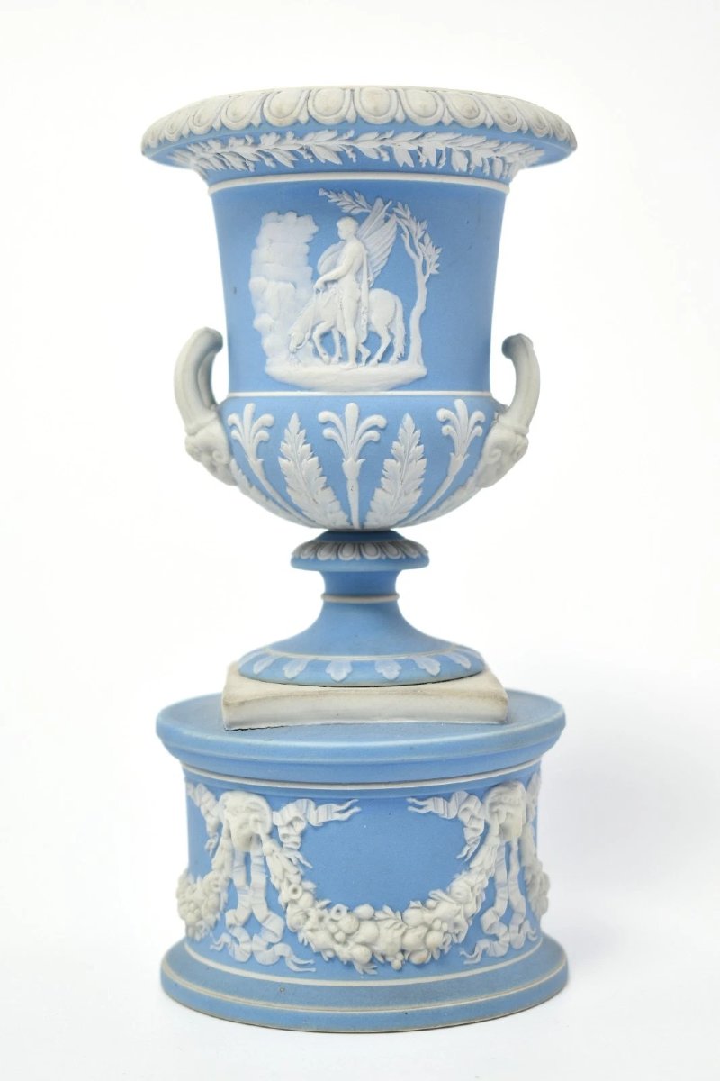 Wedgwood 1871 Blue Jasperware Campana Urns Pair White Bas-reliefs Urns Pedestals-photo-4
