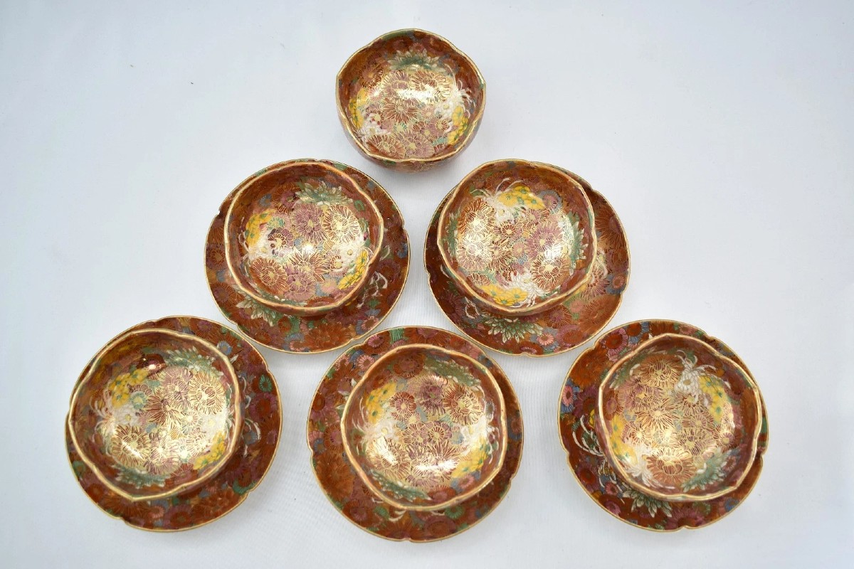 Bols et soucoupes antiques japonais en céramique Satsuma, décor « Mille fleurs », émaillés doré