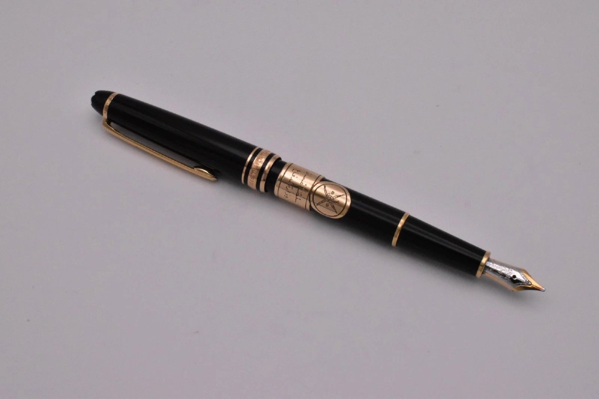 Rare Gold Montblanc Meisterstück 144 Fountain Pen Garrards Special Order 14k Nib-photo-1