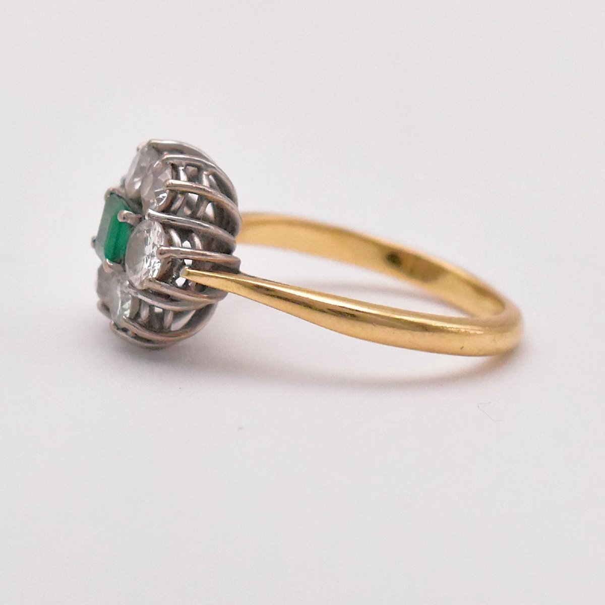 Bague vintage en or jaune et blanc 18 carats, sertie d'un pavage d'émeraudes et de diamants (1,-photo-2