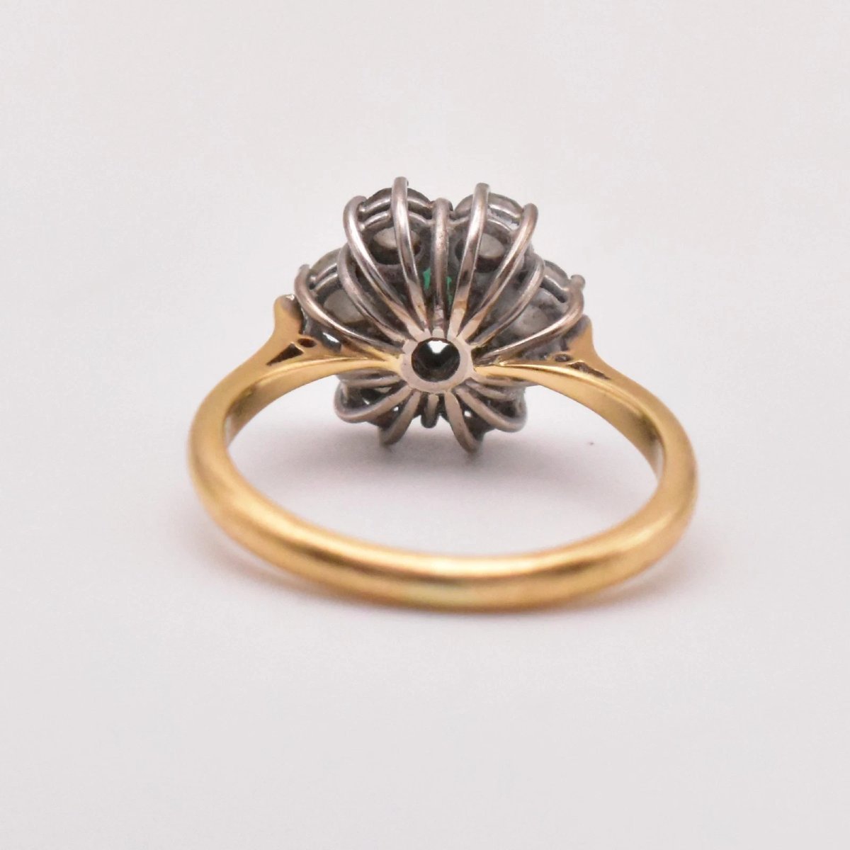 Bague vintage en or jaune et blanc 18 carats, sertie d'un pavage d'émeraudes et de diamants (1,-photo-3