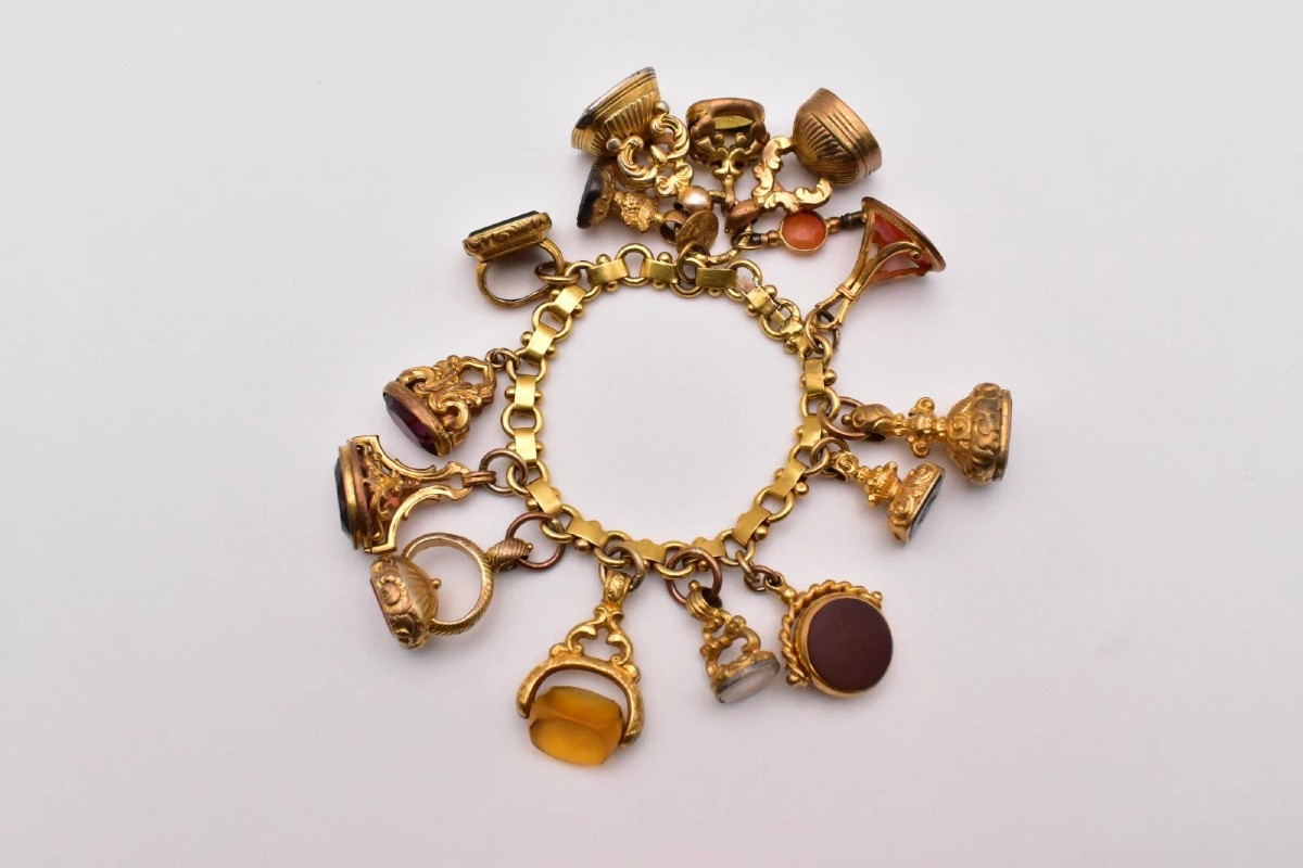 Antique Victorian 9ct-15ct Gold Charm Bracelet 15 Fob Seals Carnelian Bloodstone