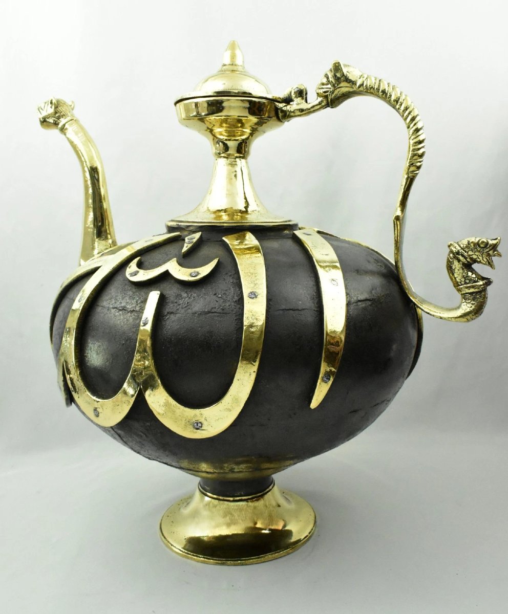Aiguière islamique lourde et imposante, en bronze bicolore orné, avec anse en forme de dragon.-photo-4