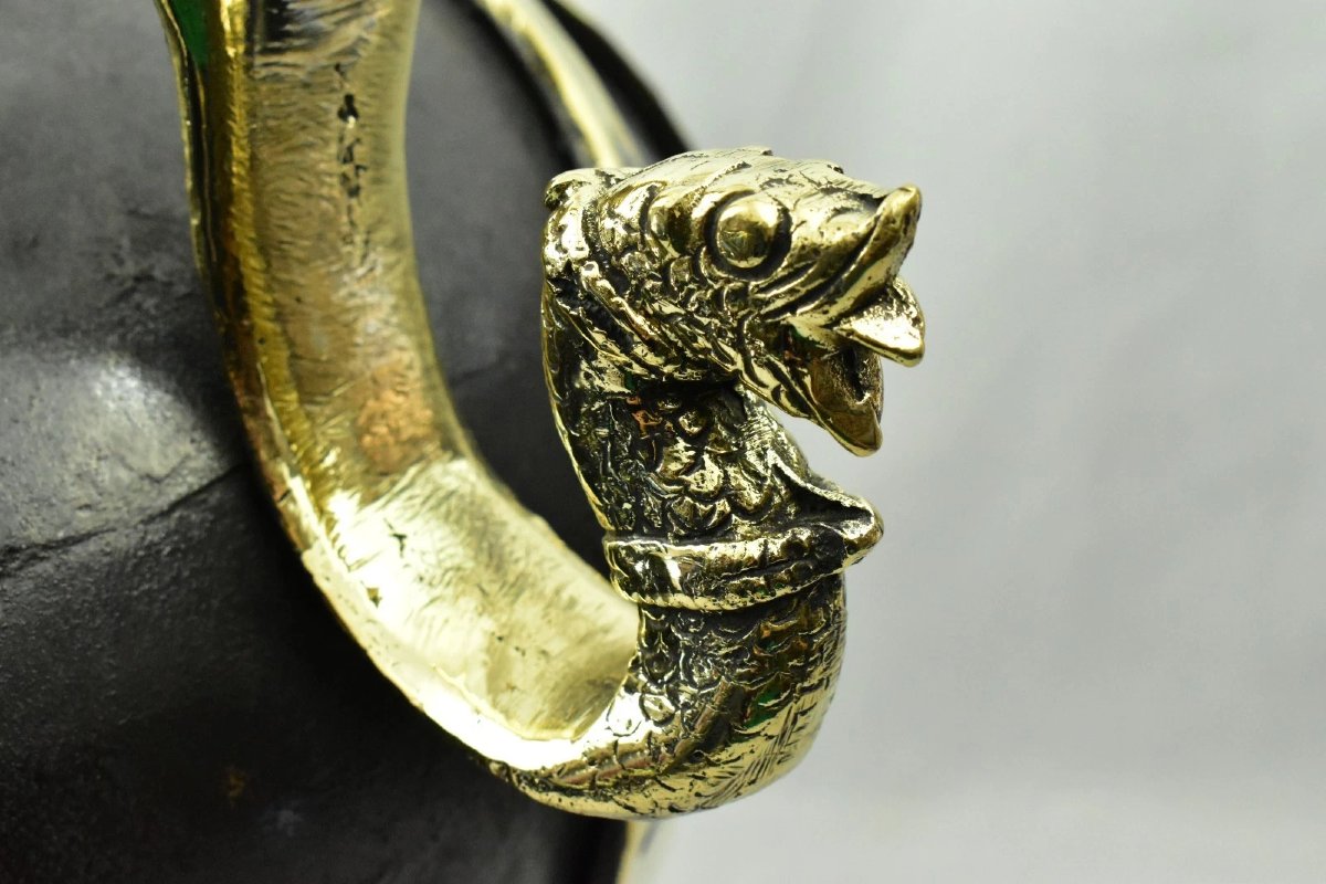 Aiguière islamique lourde et imposante, en bronze bicolore orné, avec anse en forme de dragon.-photo-6