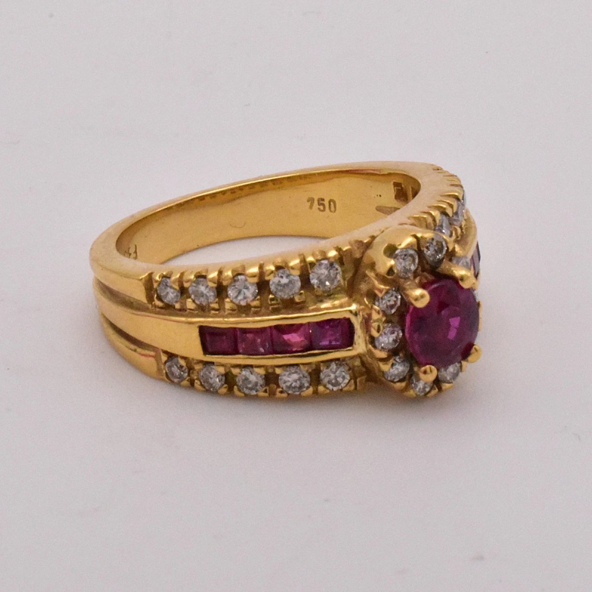 Bague grecque vintage en or jaune 18 carats sertie d'un rubis de 0,50 carat et d'un diamant de -photo-3