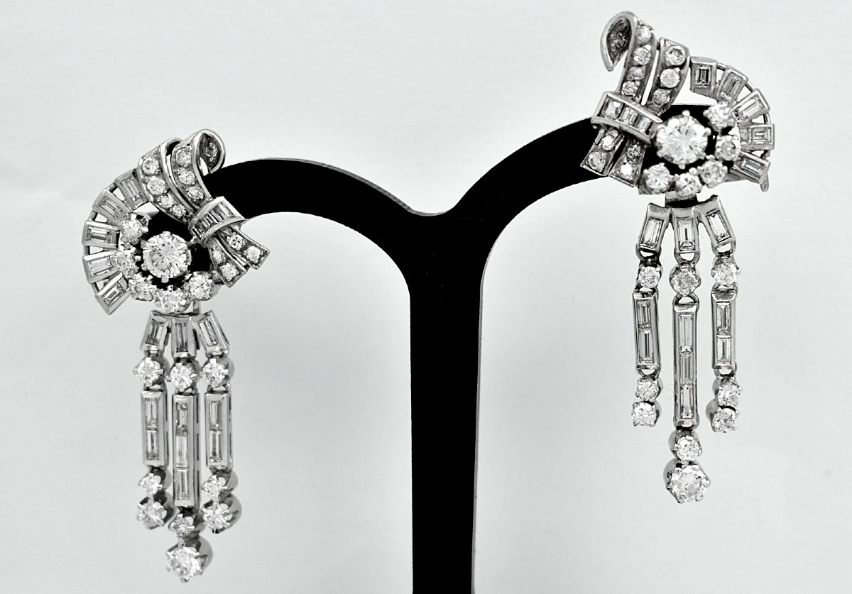Art Deco 18ct White Gold 4 Carat Diamonds Night & Day Drop Earrings Circa 1920’s