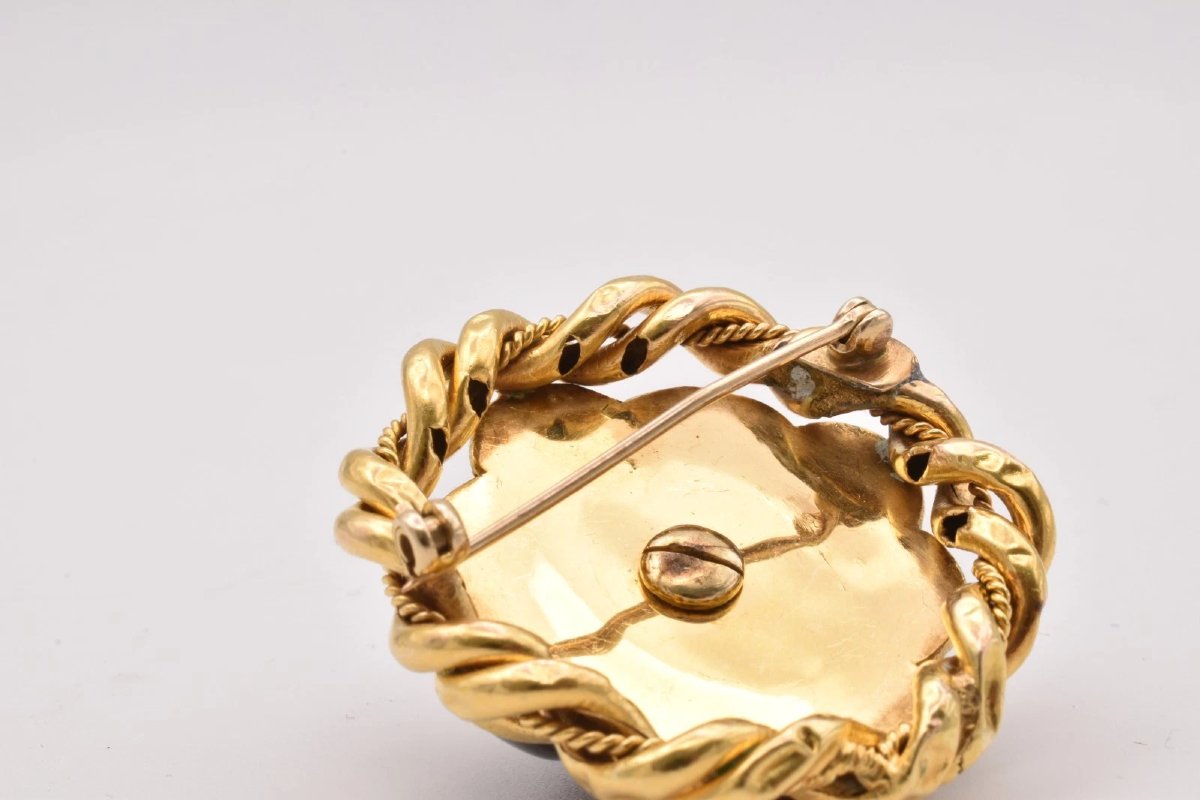 Grande broche ancienne victorienne en or 15 carats, ornée d'un grenat anthracite et de diamants-photo-1