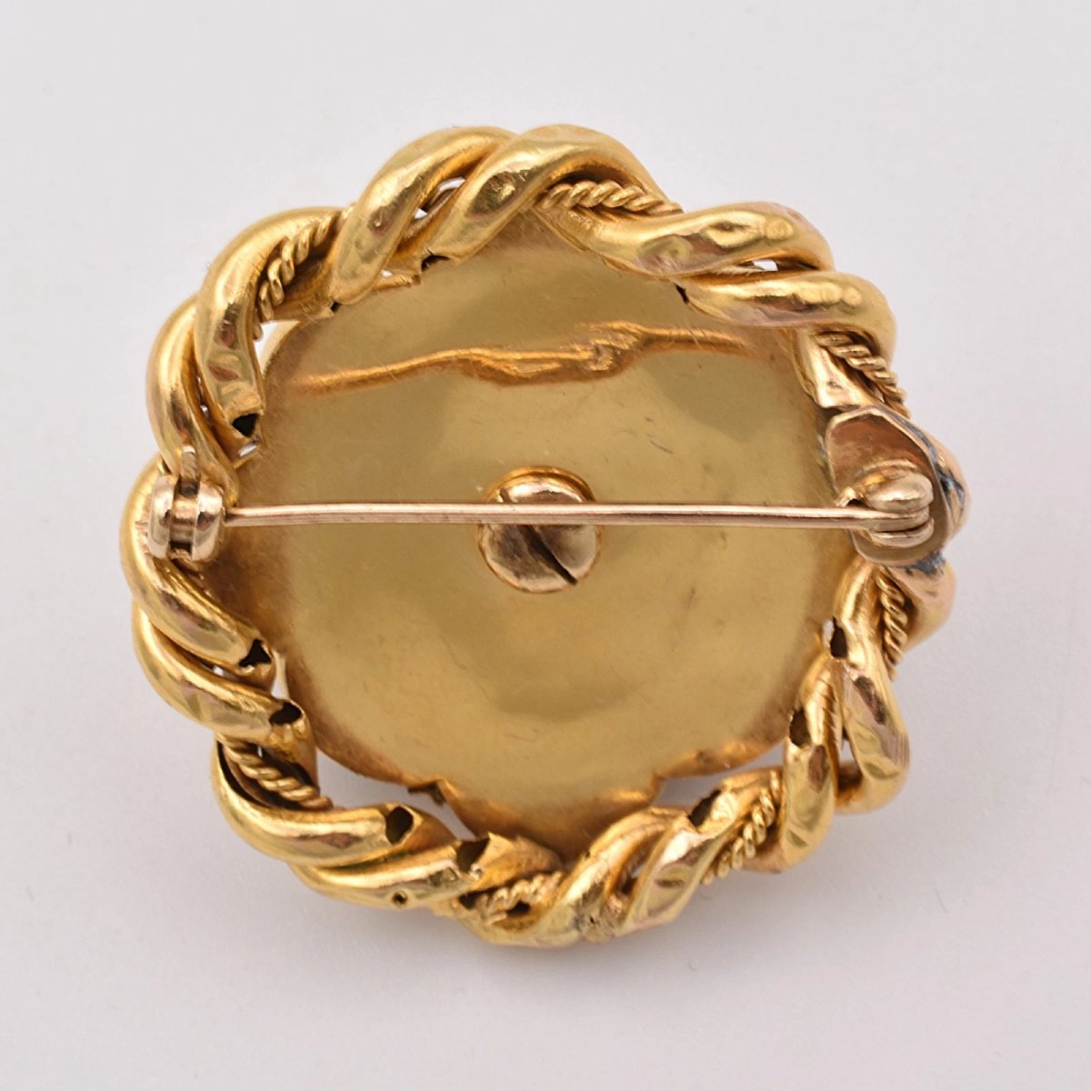 Grande broche ancienne victorienne en or 15 carats, ornée d'un grenat anthracite et de diamants-photo-3