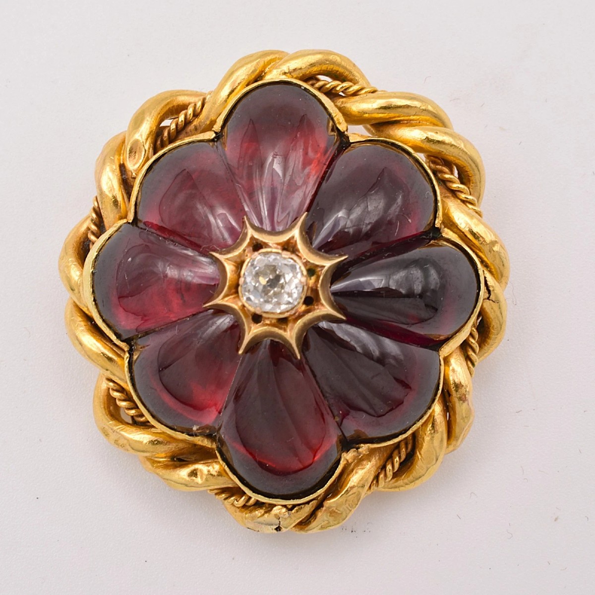 Grande broche ancienne victorienne en or 15 carats, ornée d'un grenat anthracite et de diamants