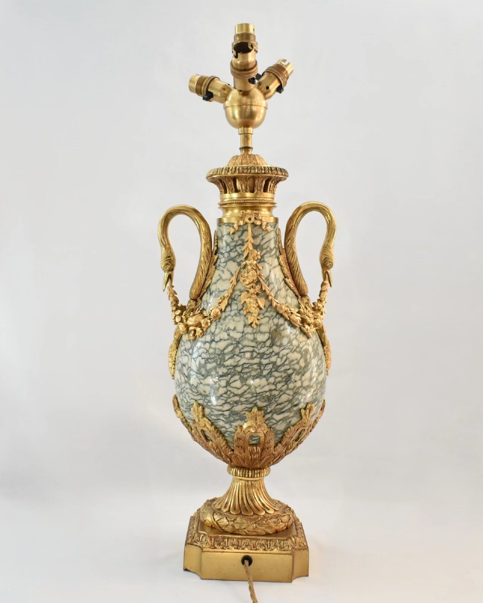 Paire de lampes cassette en marbre de style Louis XVI français du XIXe siècle, ornées de bronze-photo-1