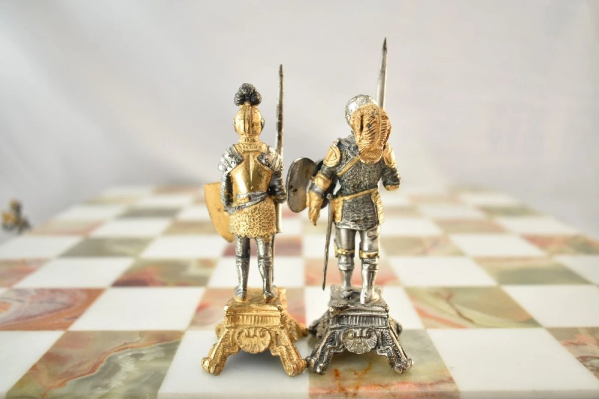 Jeu d'échecs médiéval de Giuseppe Vasari, orné d'argent, de bronze et d'onyx, plateau en marbre-photo-6