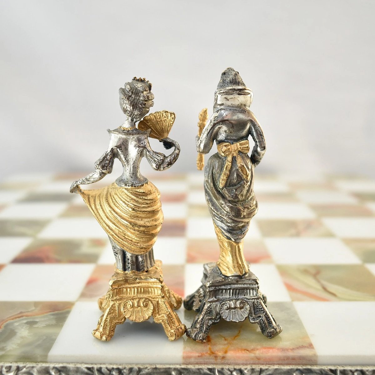 Jeu d'échecs médiéval de Giuseppe Vasari, orné d'argent, de bronze et d'onyx, plateau en marbre-photo-7