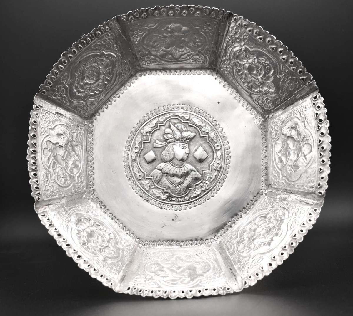 Antique Anglo-indian Burmese Silver Repoussé Tazza Footed Bowl 685g 21.5cm
