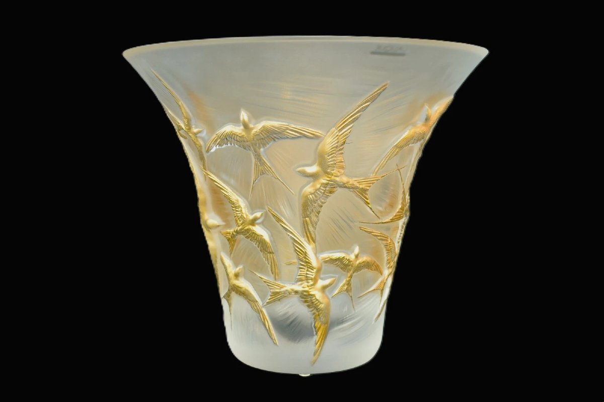 Vase évasé Lalique Hirondelles en cristal doré et teinté, référence 10624000, avec boîte.-photo-3