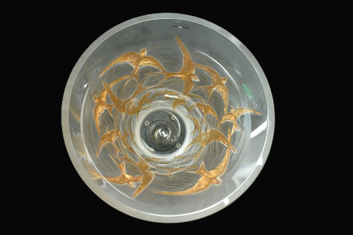Vase évasé Lalique Hirondelles en cristal doré et teinté, référence 10624000, avec boîte.-photo-4