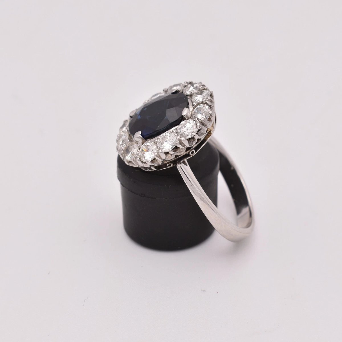 18ct White Gold Oval Claw Set Sapphire & Diamond Cluster Ring 2.5ct Size P-photo-3