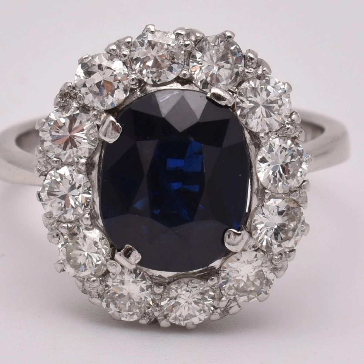 18ct White Gold Oval Claw Set Sapphire & Diamond Cluster Ring 2.5ct Size P-photo-1