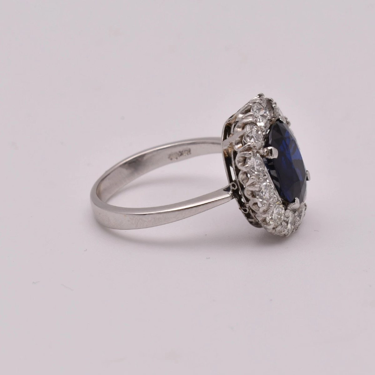 18ct White Gold Oval Claw Set Sapphire & Diamond Cluster Ring 2.5ct Size P-photo-2