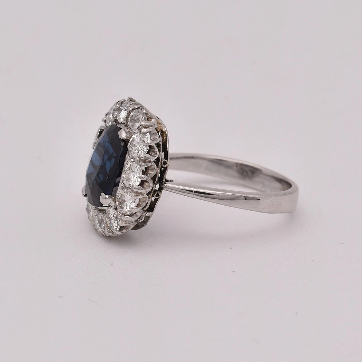 18ct White Gold Oval Claw Set Sapphire & Diamond Cluster Ring 2.5ct Size P-photo-3