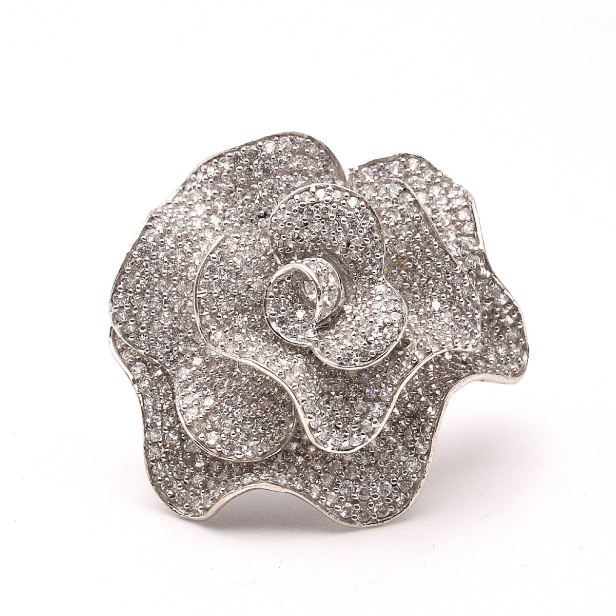 Bague en or blanc 18 carats sertie de diamants pavés en forme de pétale de fleur (2,50 ct), tai-photo-3