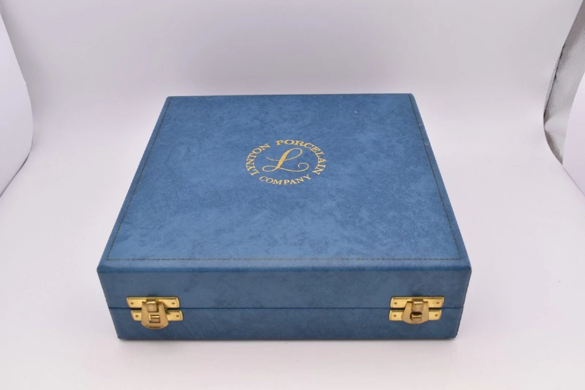Coffret de 6 flacons de parfum en porcelaine Lynton, signés et peints à la main par Stefan Nowa-photo-8
