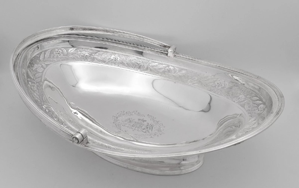 Un magnifique panier à gâteaux armorié en argent massif de style George III, datant de Londres -photo-2