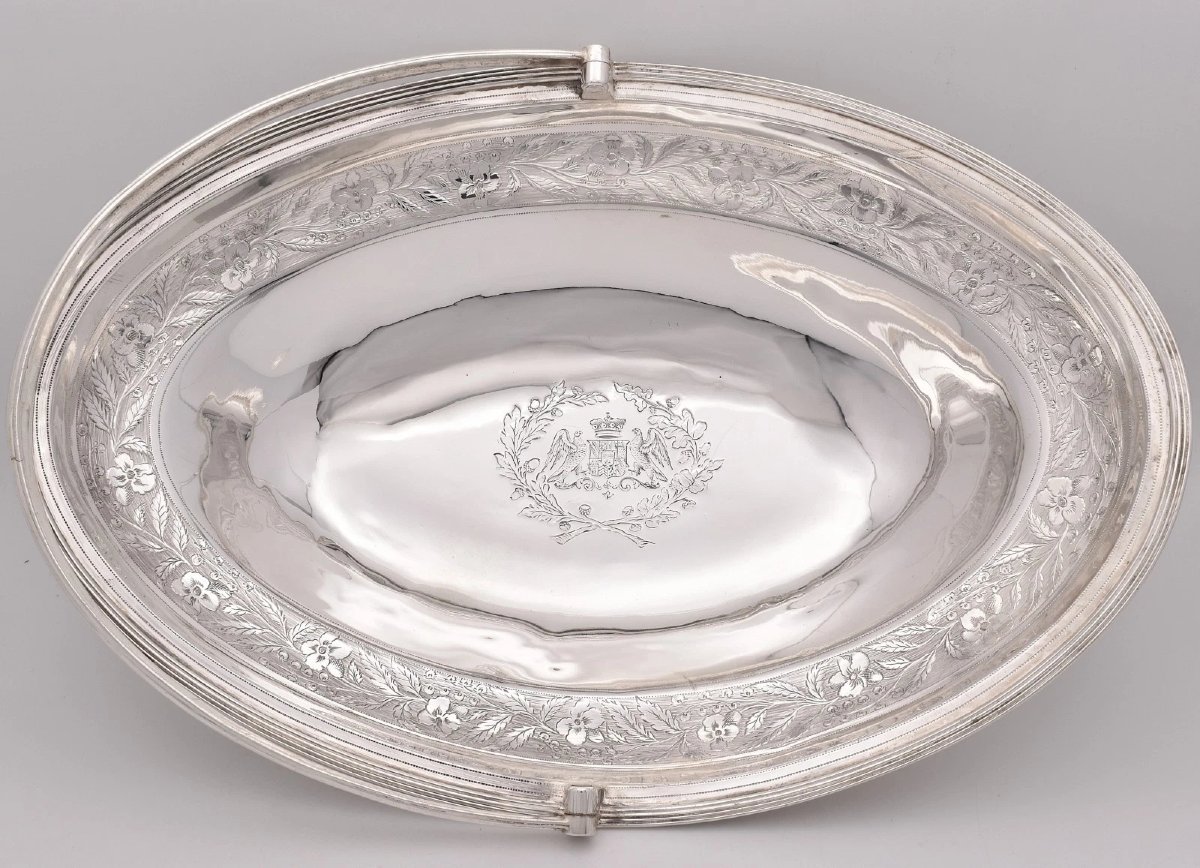 Un magnifique panier à gâteaux armorié en argent massif de style George III, datant de Londres -photo-3