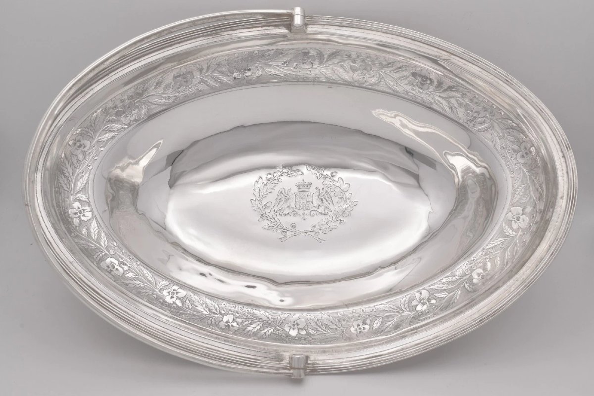 Un magnifique panier à gâteaux armorié en argent massif de style George III, datant de Londres -photo-1