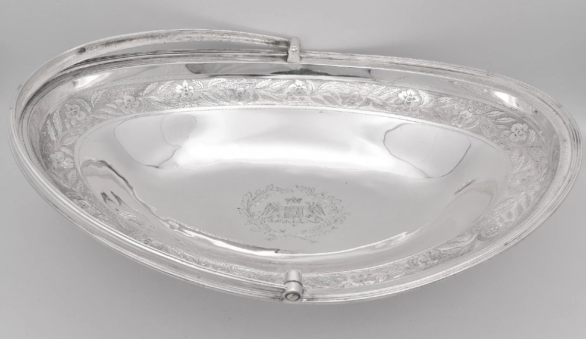Un magnifique panier à gâteaux armorié en argent massif de style George III, datant de Londres -photo-4
