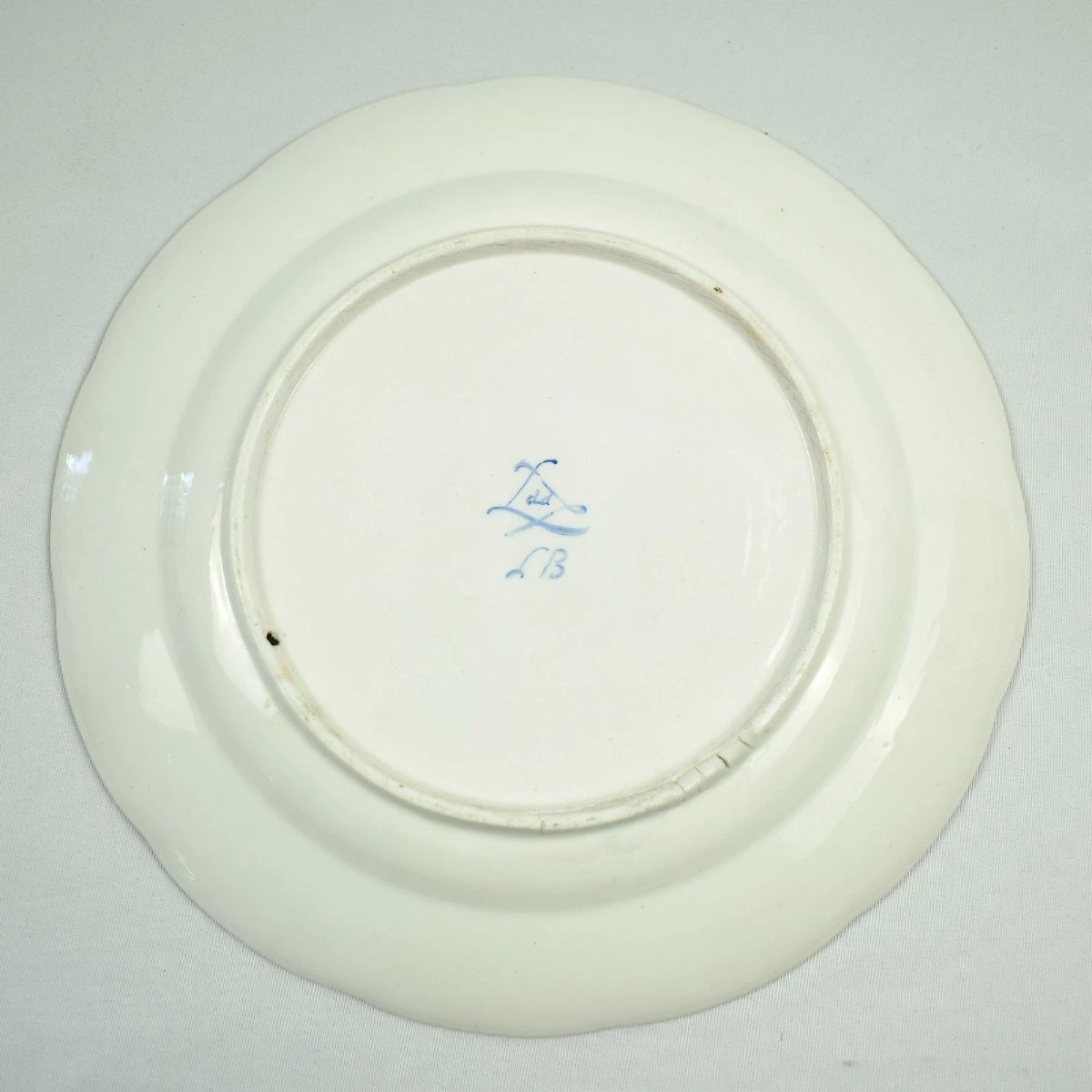 Service de 10 assiettes anciennes en porcelaine de Sèvres du XVIIIe siècle, décor floral Ozier,-photo-2