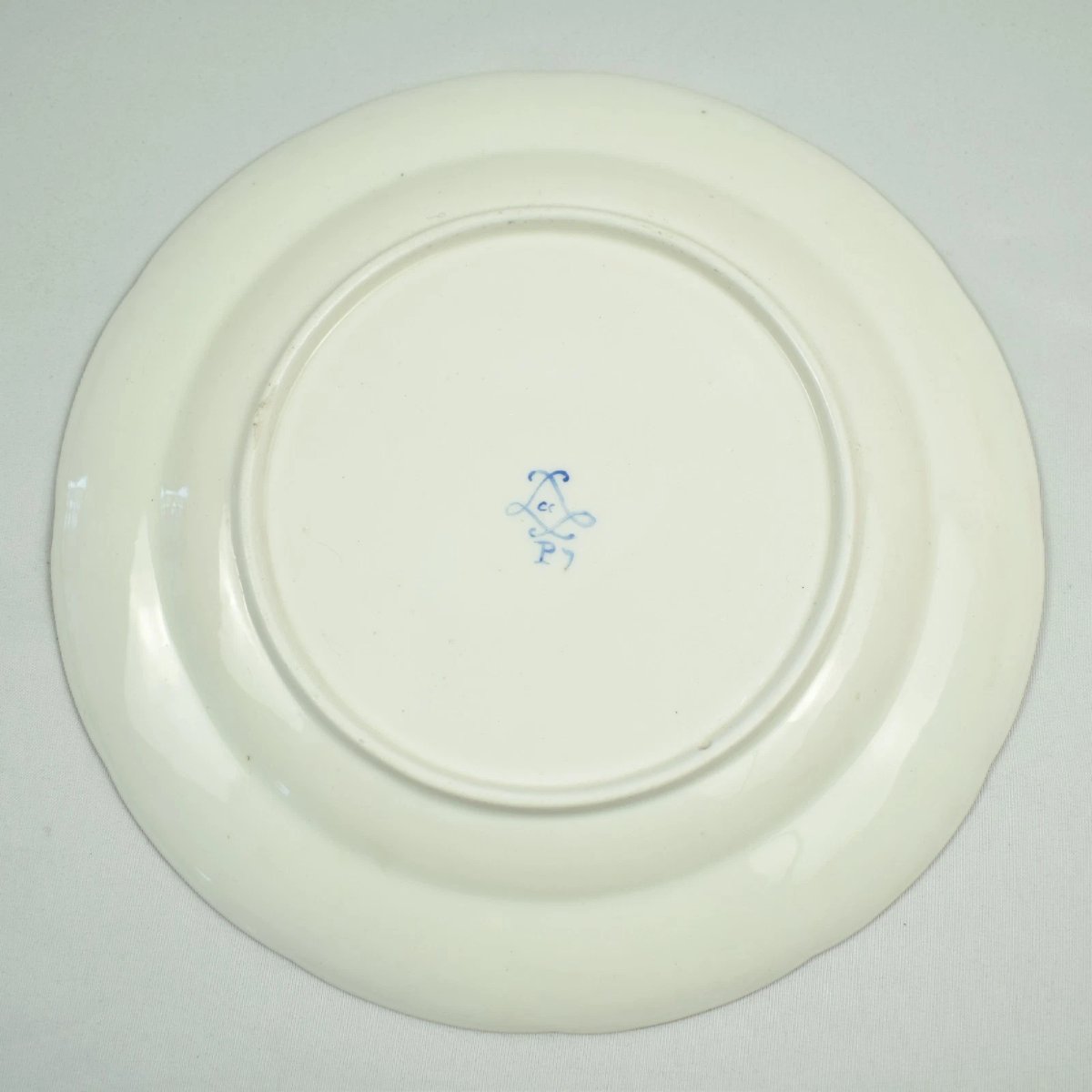 Service de 10 assiettes anciennes en porcelaine de Sèvres du XVIIIe siècle, décor floral Ozier,-photo-7