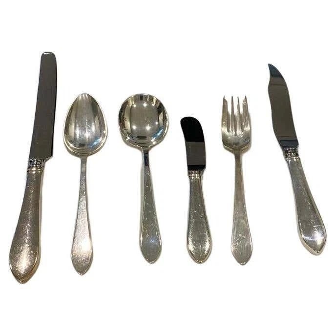 Ménagère Tiffany en argent massif 79 pièces, motif Faneuil, style Art déco