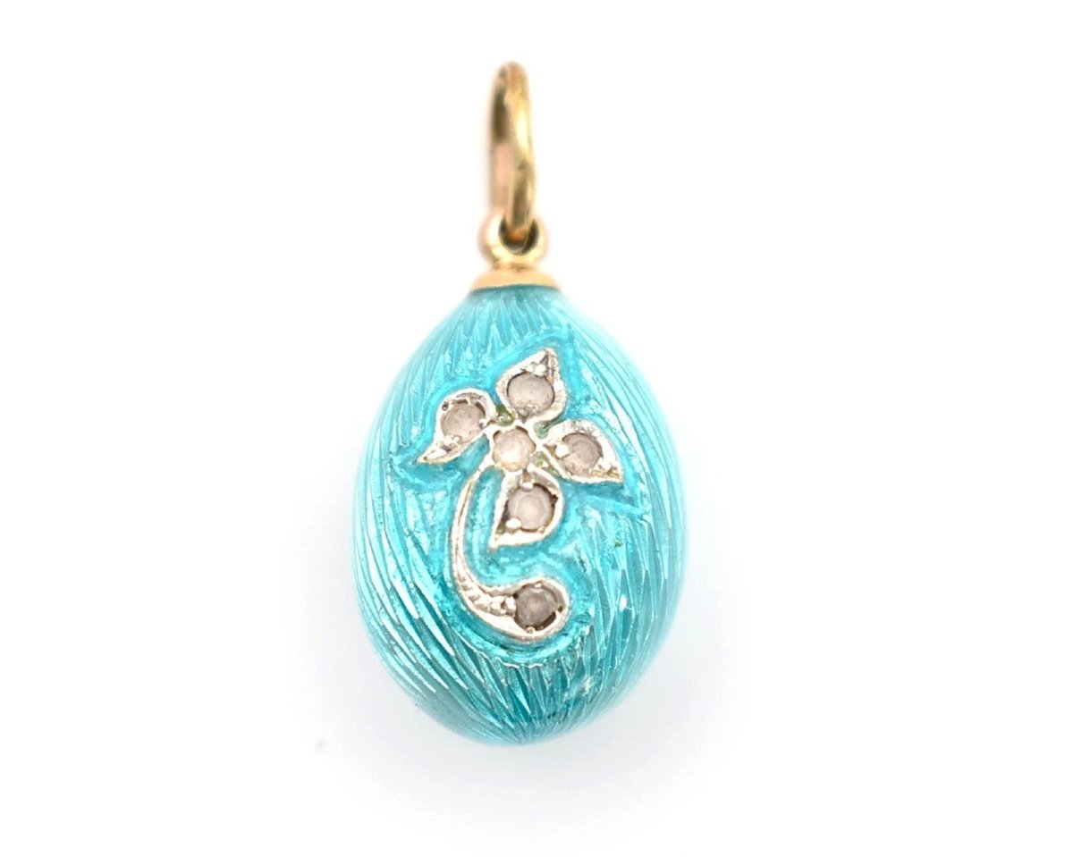 Pendentif œuf en argent russe ancien, orné d'un diamant (0,08 ct) et d'un émail turquoise.