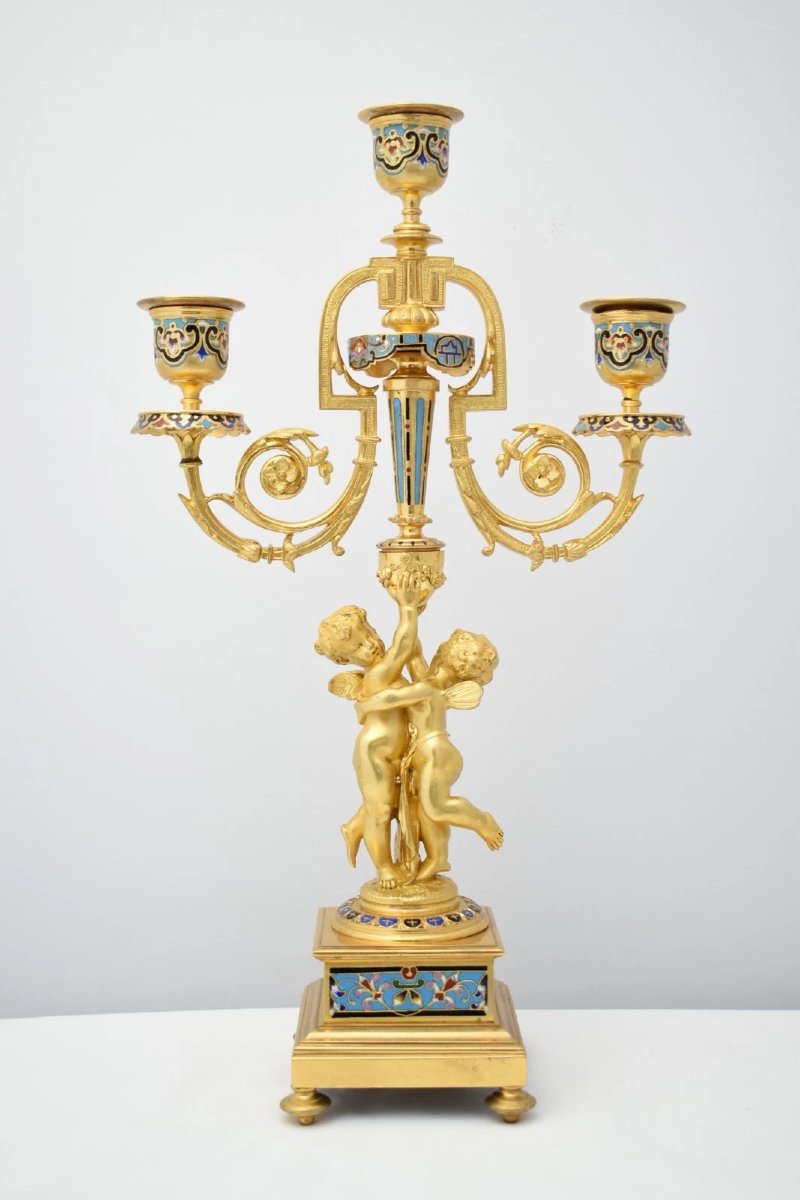 Paire de candélabres anciens français en bronze doré (ormoulu) et émail champlevé à décor de ch-photo-1