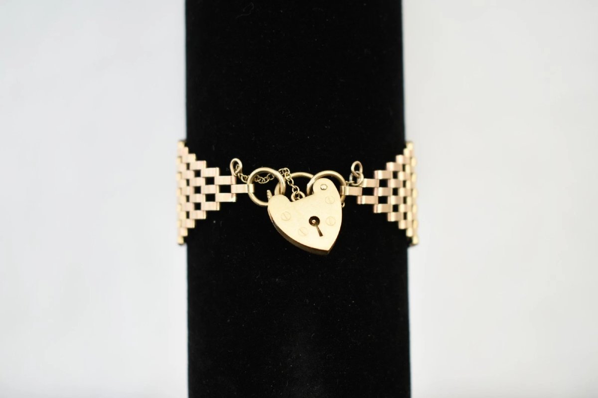 Bracelet « Gate » en or 9 carats (1974) avec fermoir cadenas en forme de cœur et pièce souverai-photo-1