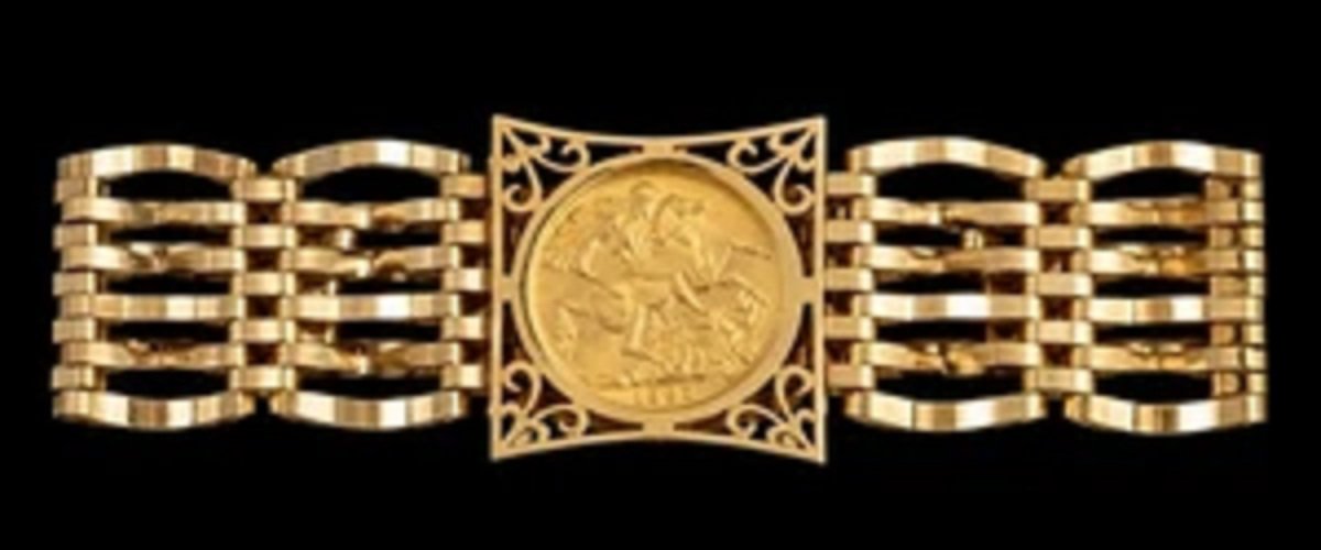 Bracelet « Gate » en or 9 carats (1974) avec fermoir cadenas en forme de cœur et pièce souverai