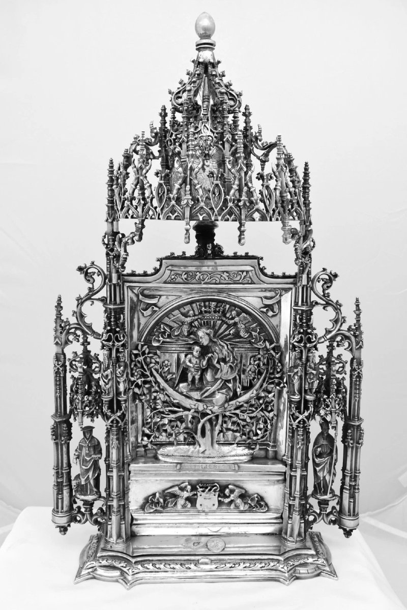 Pax ancienne en métal argenté Elkington, style néogothique, Vierge à l'Enfant (vers 1900)