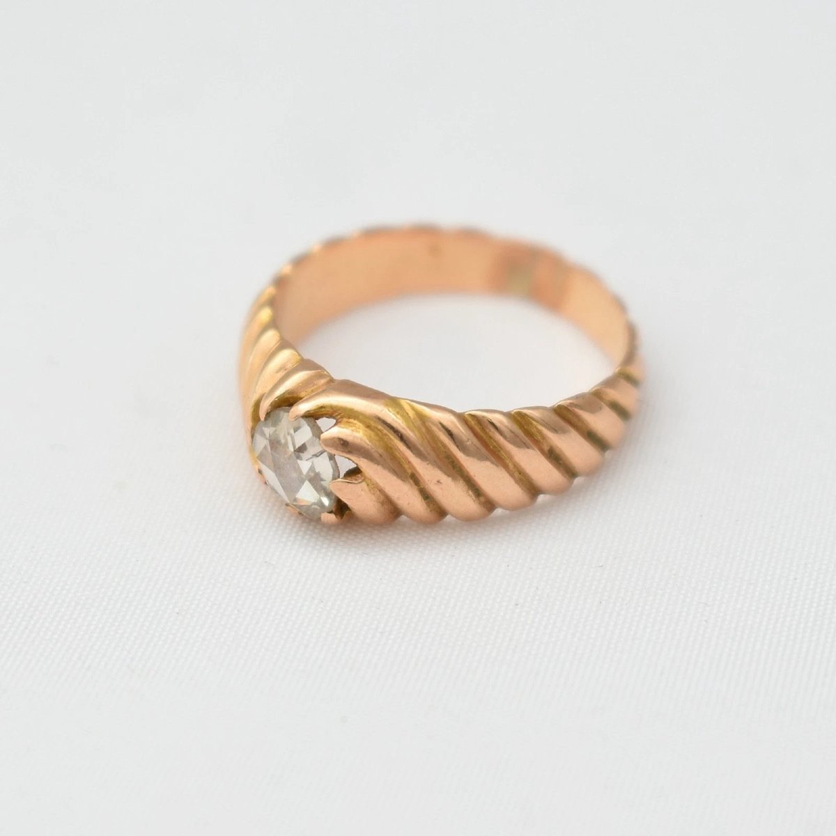 Bague solitaire victorienne en or 18 carats avec diamant taille rose de 0,5 ct et anneau ciselé-photo-1