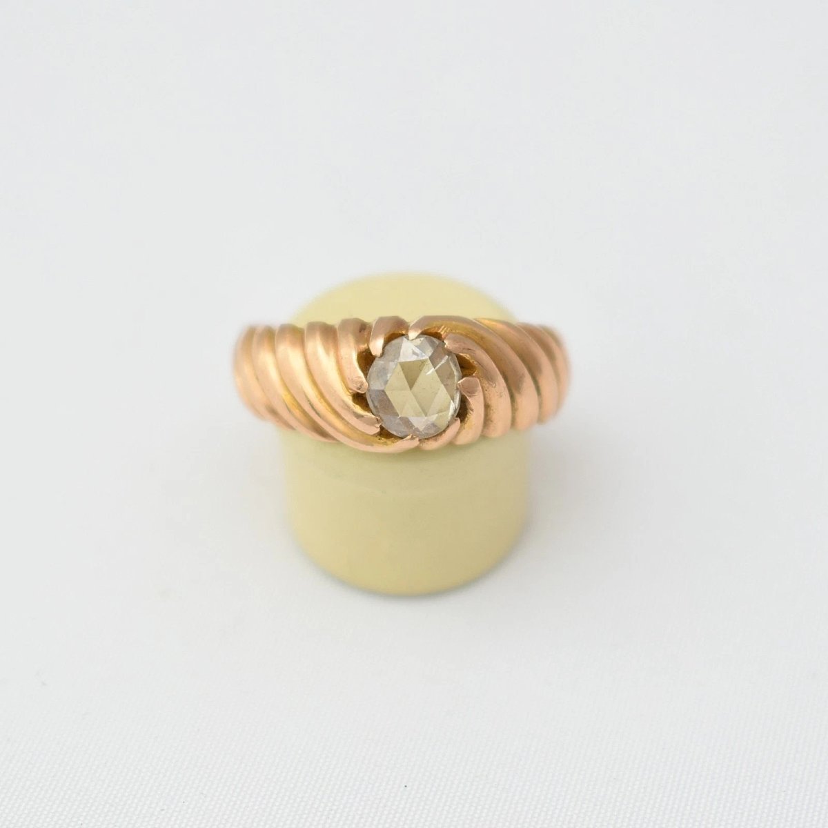 Bague solitaire victorienne en or 18 carats avec diamant taille rose de 0,5 ct et anneau ciselé