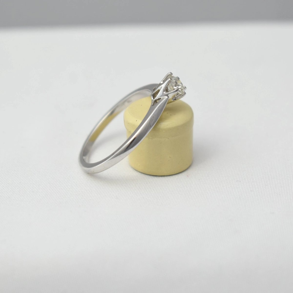 Bague de fiançailles solitaire en or blanc 18 carats (750) avec diamant de 0,50 carat, serti si-photo-4