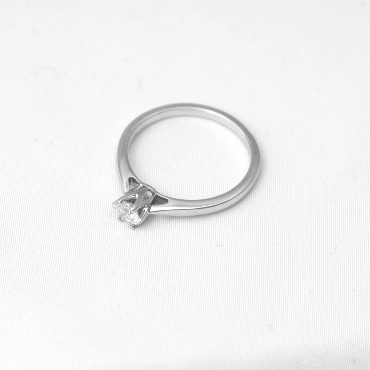 Bague de fiançailles solitaire en or blanc 18 carats (750) avec diamant de 0,50 carat, serti si-photo-2