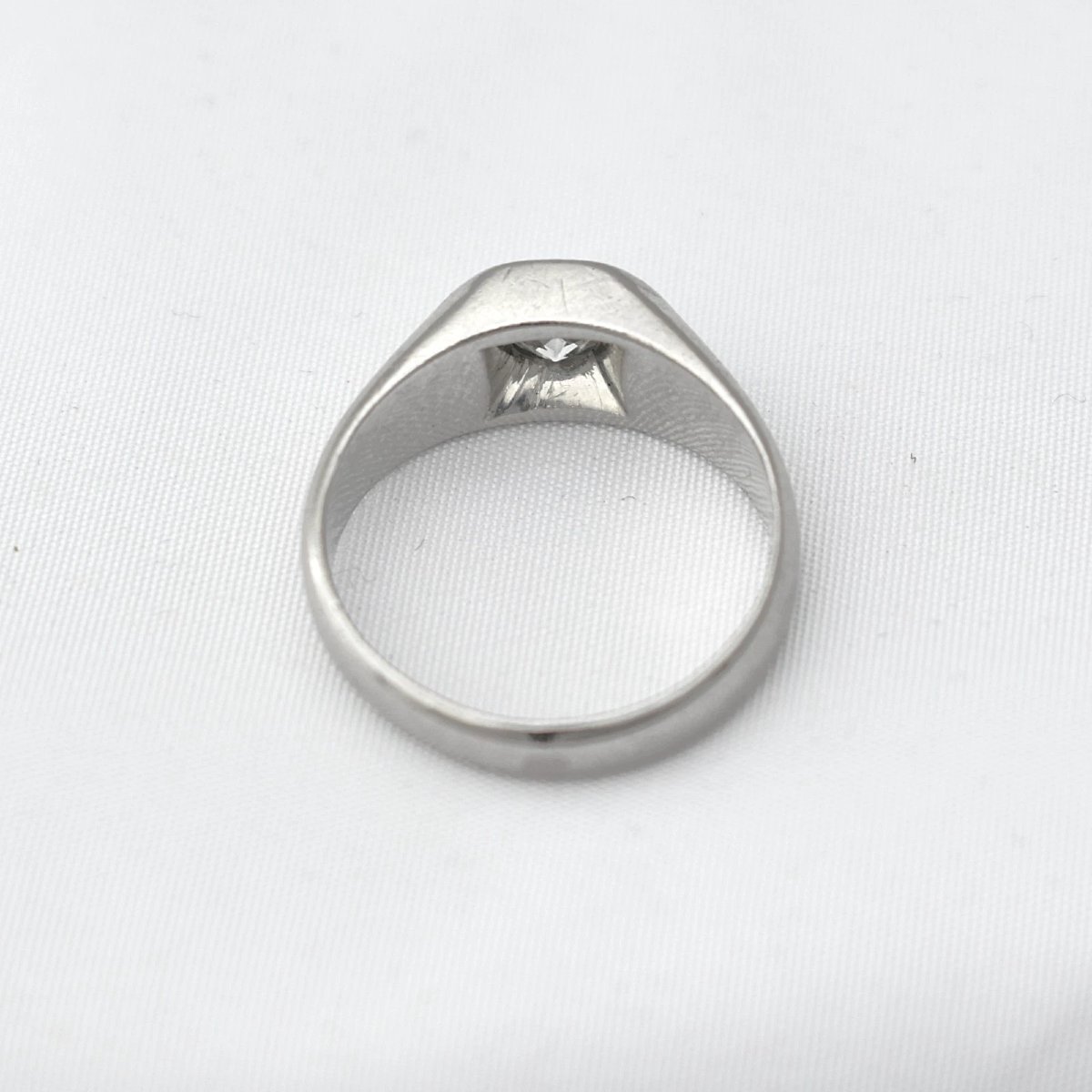 Chevalière ancienne en platine (métal précieux blanc) sertie d'un diamant taille ancienne – Tai-photo-1