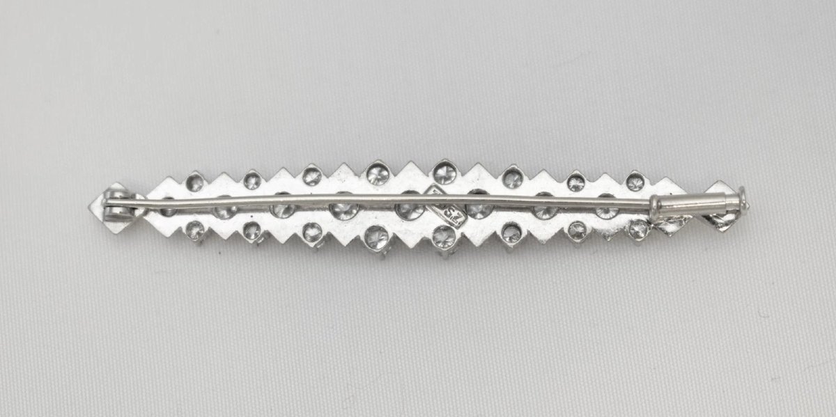 Broche vintage à trois barrettes en or blanc 18 carats, diamants (1,32 ct), 62 mm, 8,8 g-photo-4