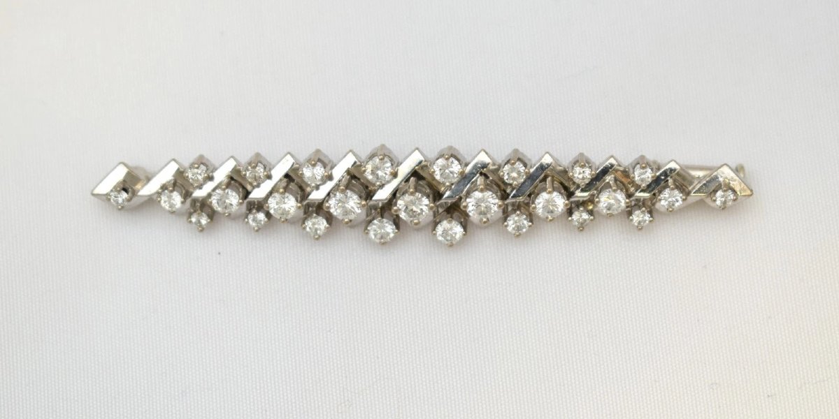 Broche vintage à trois barrettes en or blanc 18 carats, diamants (1,32 ct), 62 mm, 8,8 g-photo-1