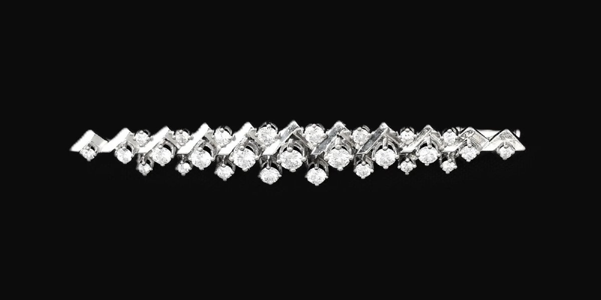 Broche vintage à trois barrettes en or blanc 18 carats, diamants (1,32 ct), 62 mm, 8,8 g