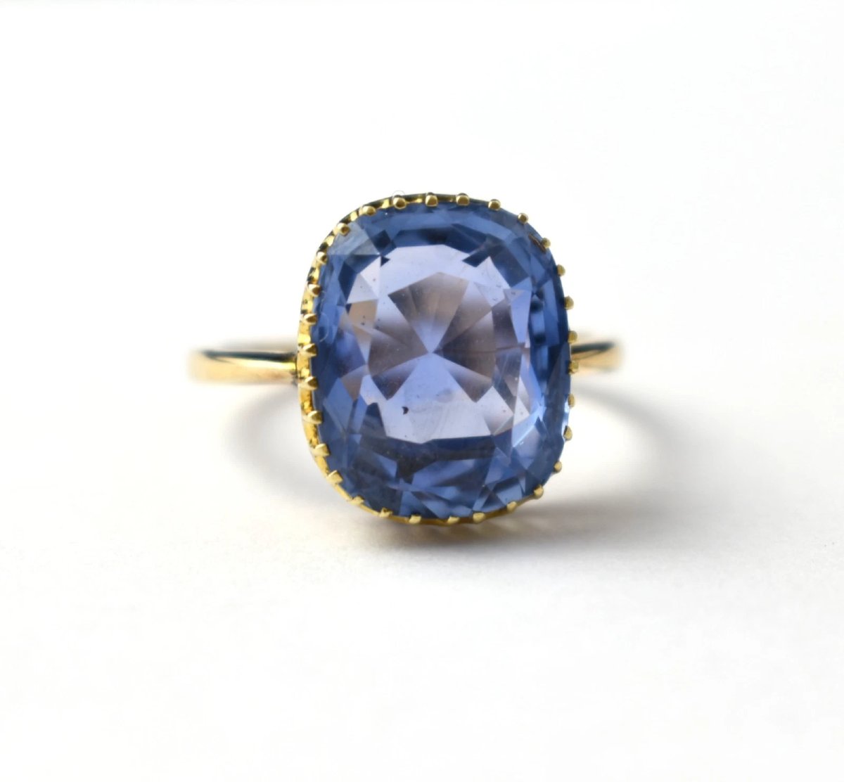 Bague solitaire vintage en or jaune 18 carats avec saphir de Ceylan taille coussin (9,9 carats)-photo-4
